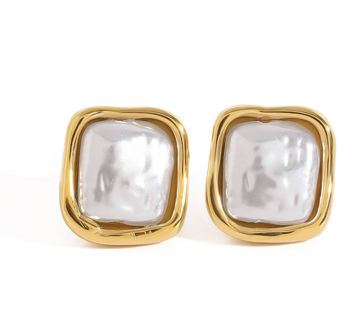 Valentina Pearl Stud Earrings product image Main image